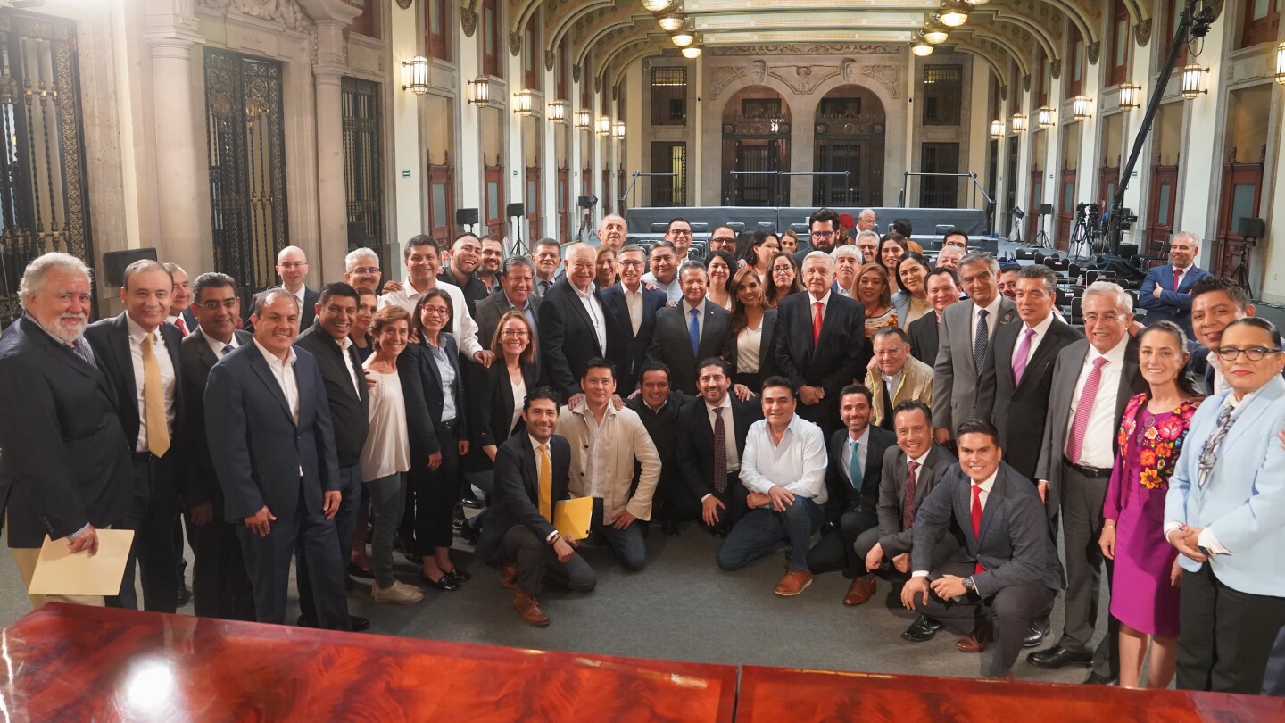 AMLO gobernadores