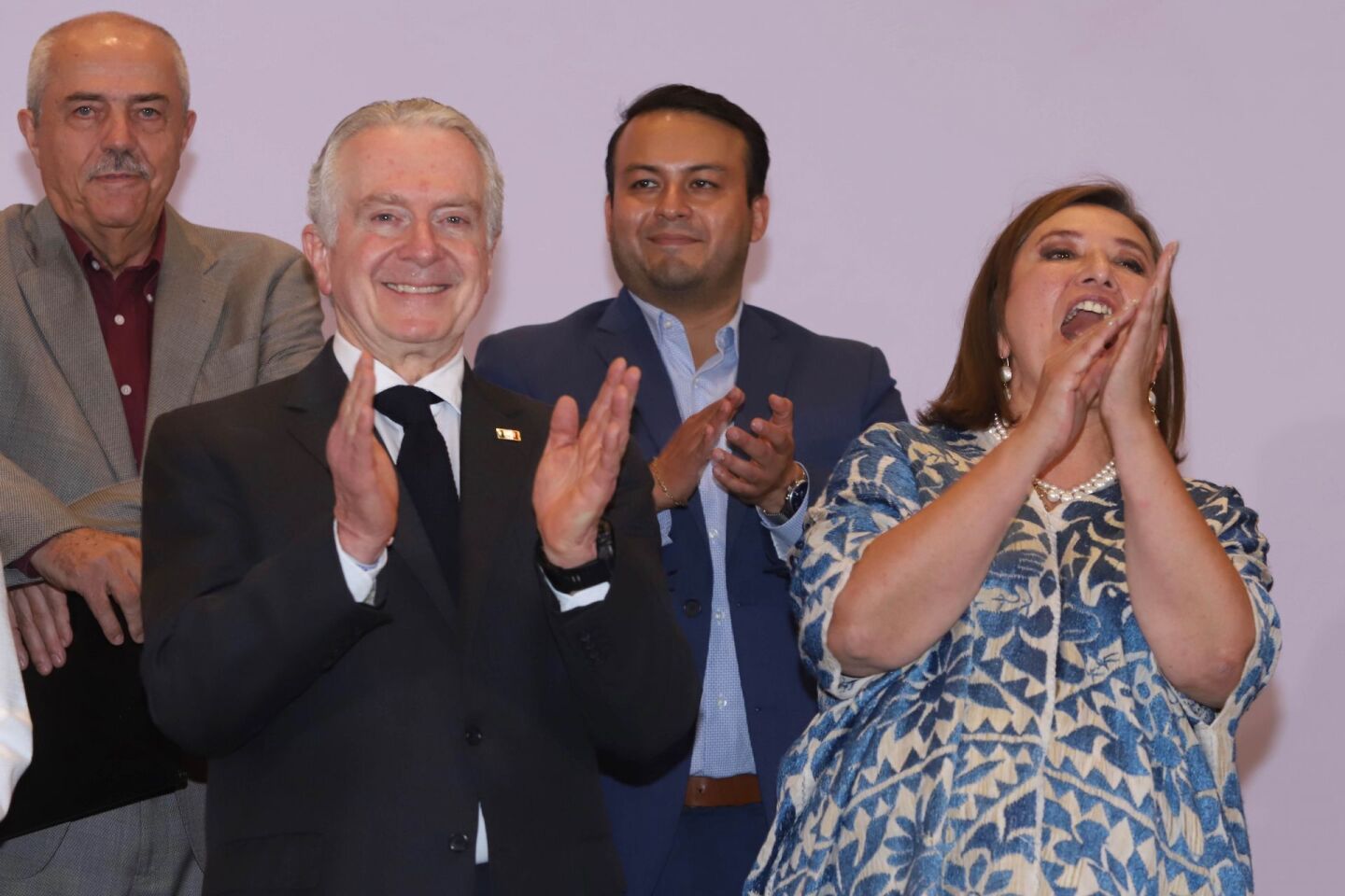 Santiago Creeel y Xóchitl Gálvez consiguieron seguir a la siguiente fase de su elección a candidato presidencial del Frente Amplio por México.