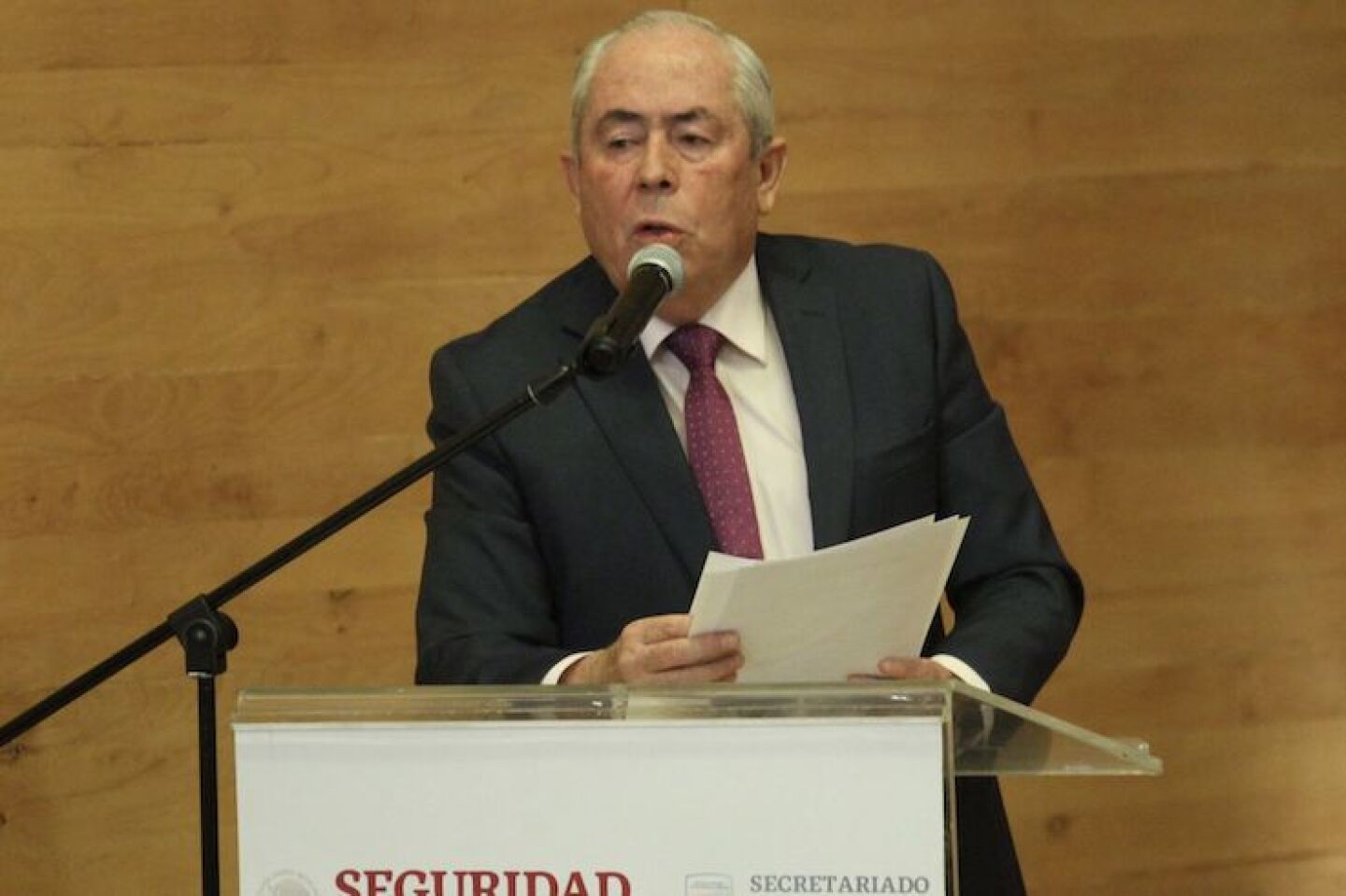CIUDAD DE MÉXICO, 12NOVIEMBRE.- Leonel Cota Montaño, Secretario Ejecutivo del Sistema Nacional de Seguridad Pública durante el lanzamiento del Sistema Informe Policial Homologado (IPH) Móvil, el cual tiene como objetivo reducir los tiempos y facilitar el llenado de los informes para policías y ministeriales.FOTO: ROGELIO MORALES /CUARTOSCURO.COM