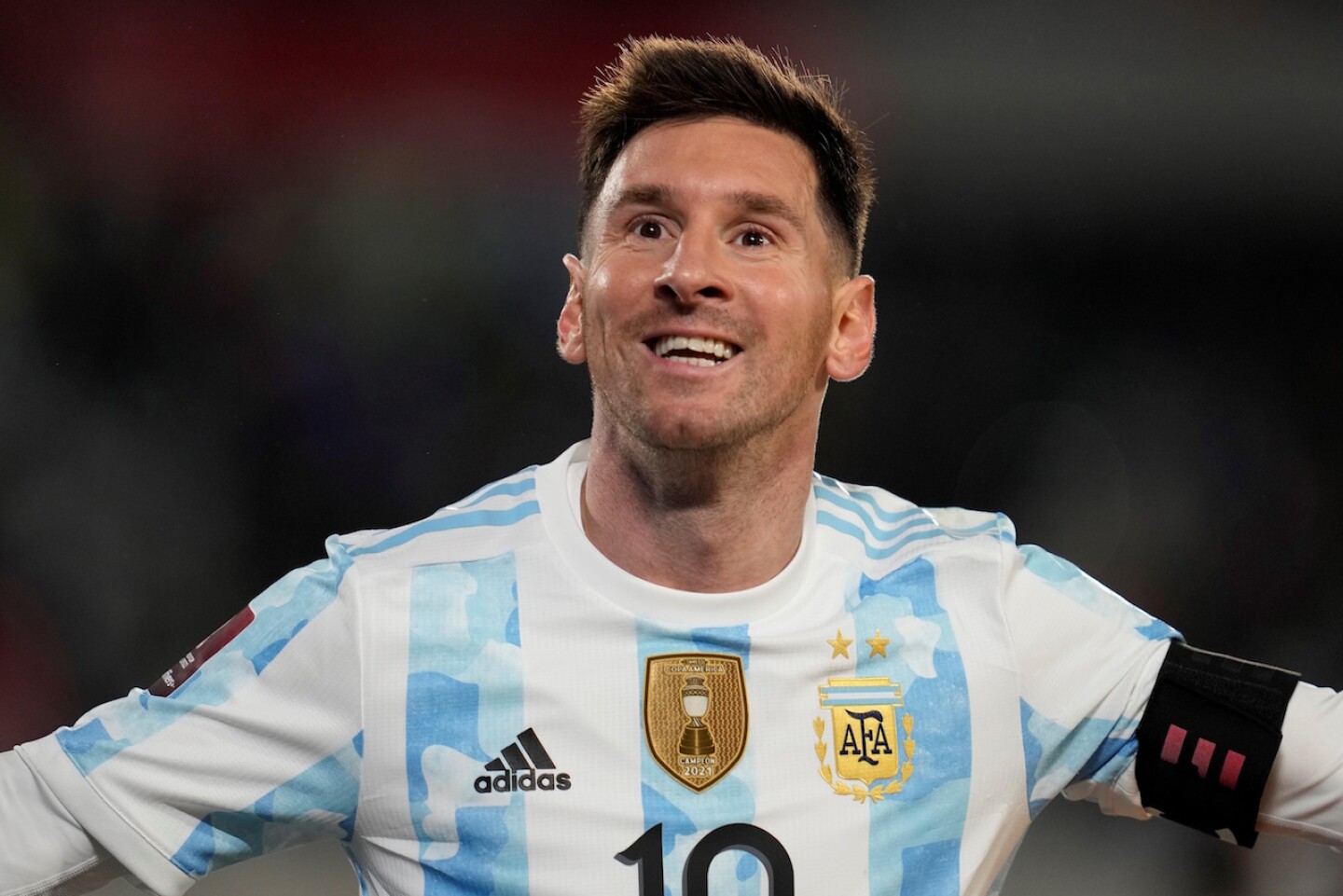 3-0. Con triplete de Messi, que bate rÈcord de PelÈ, Argentina gana a Bolivia