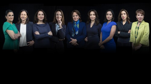 Grupal 9 mujeres negro Aire ABAJO