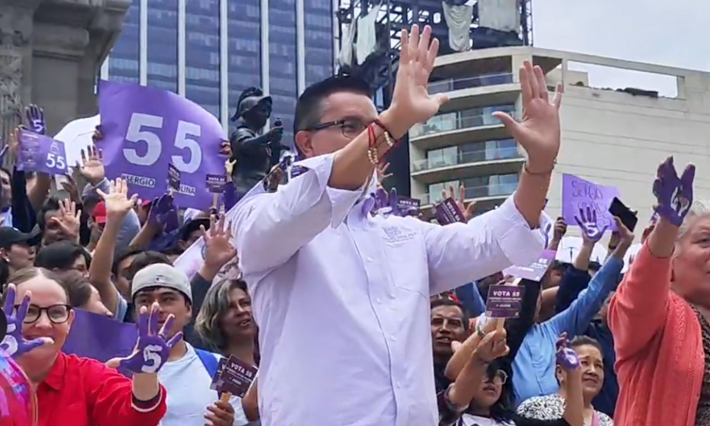 una-justicia-sin-privilegios-sergio-molina-cierra-campana-con-mensaje-desde-el-angel-de-la-independencia