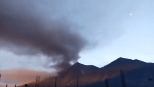 Geól_Sergio_Almazán__AVISO__La_fase_eruptiva_del_VolcánDe