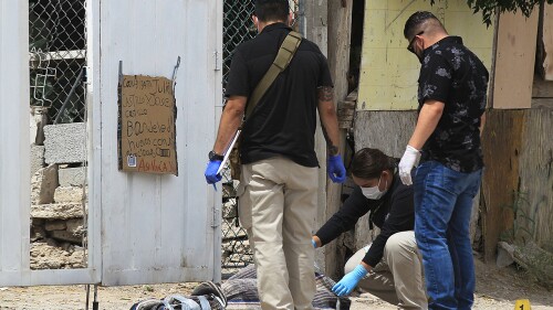 Amenazan a candidata mexicana simulando dejar un cadáver frente a su casa