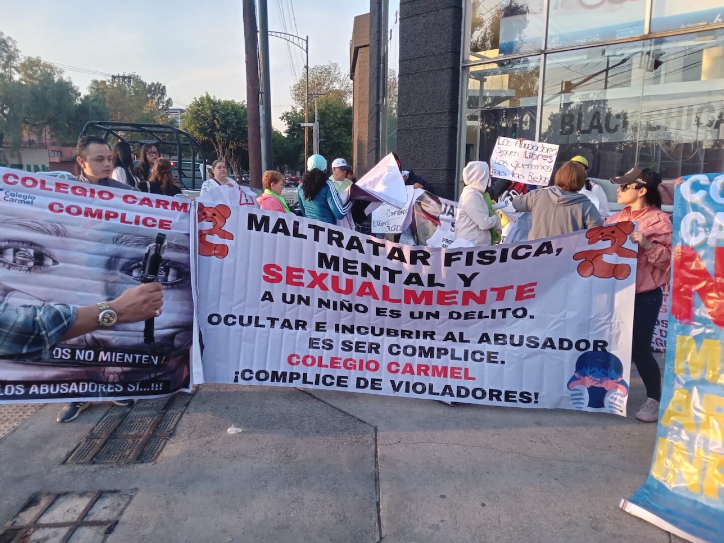 bloqueo-calzada-del-hueso-protesta-por-abuso-sexual-en-escuela