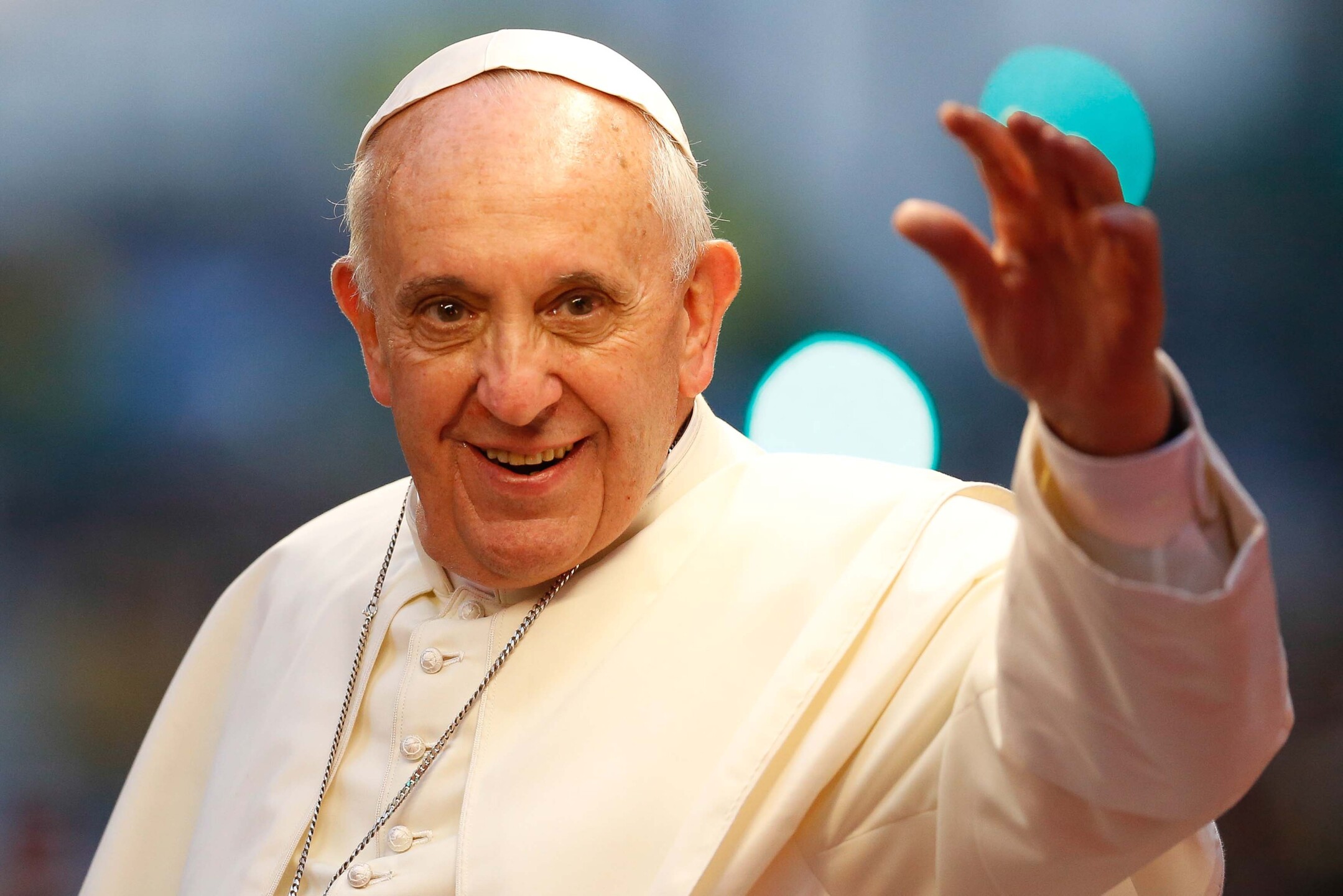 Papa Francisco desfila pelo centro do RJ
