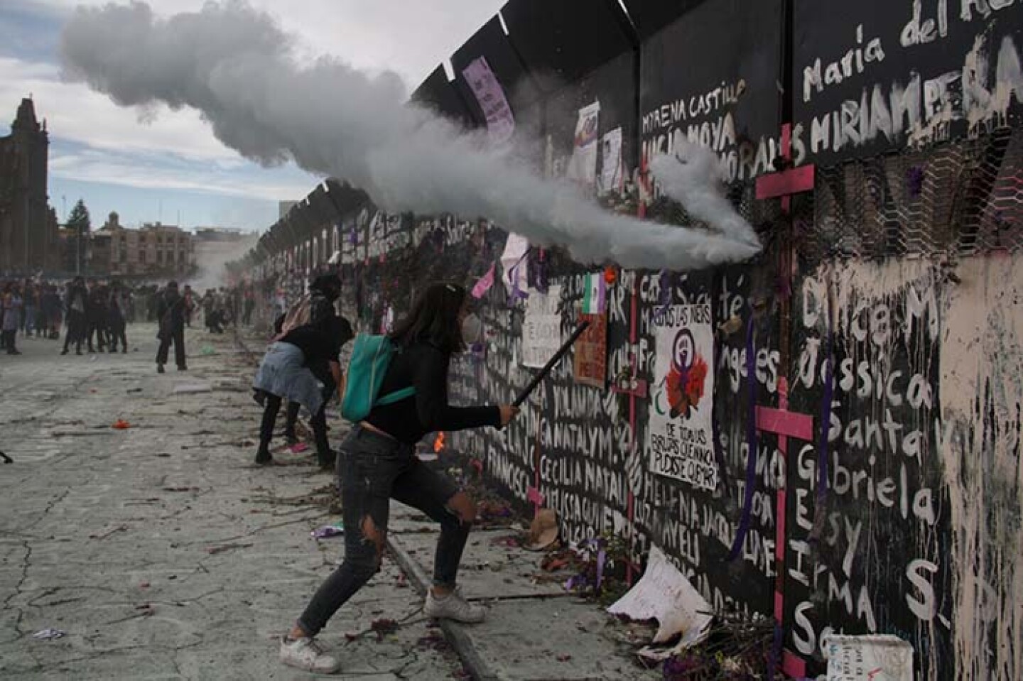 Miles de mujeres de todas edades se manifestaron en contra de la valiolencia de género como parte de las actividades del 8m día de la mujer. Las inconformes salieron del monumento a la Revolución para arribar al Zócalo Capitalino.