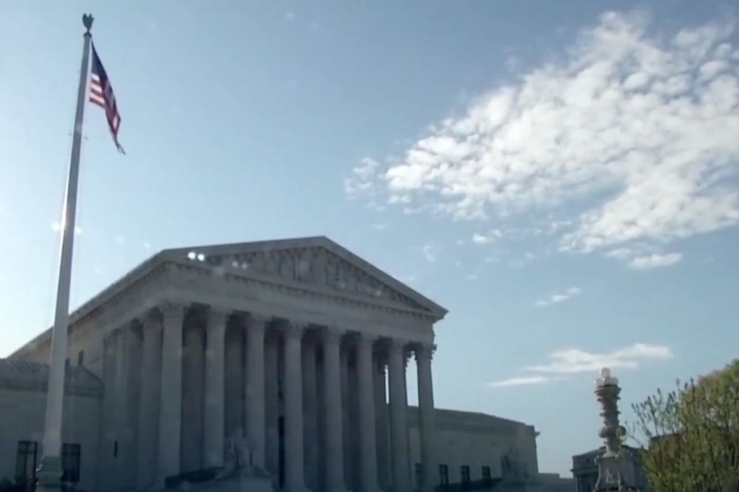 trump-logra-revocar-proteccion-legal-a-miles-de-venezolanos-en-ee-uu-avala-tribunal-supremo