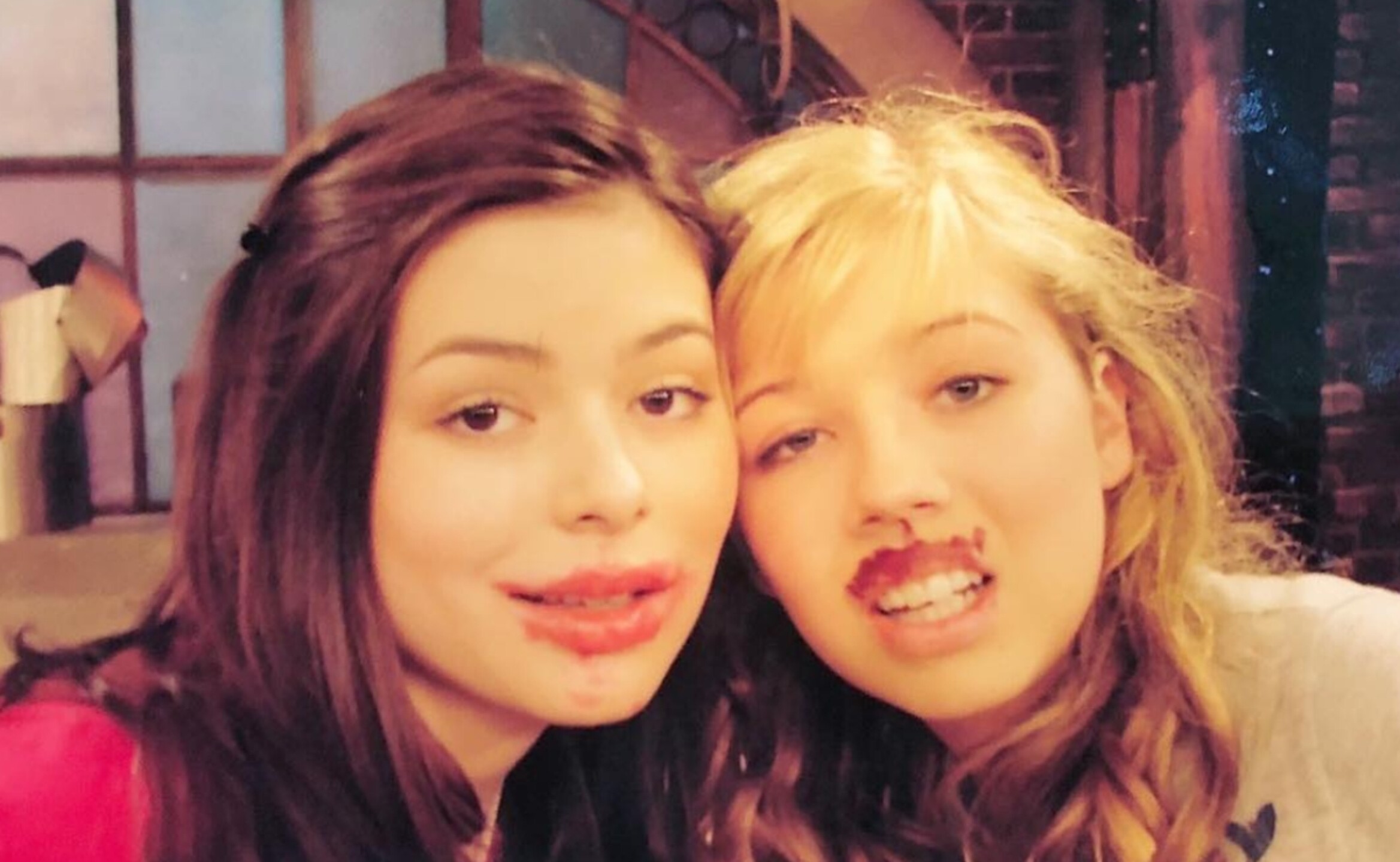 miranda_cosgrove_jennettte_mccurdy_icarly_