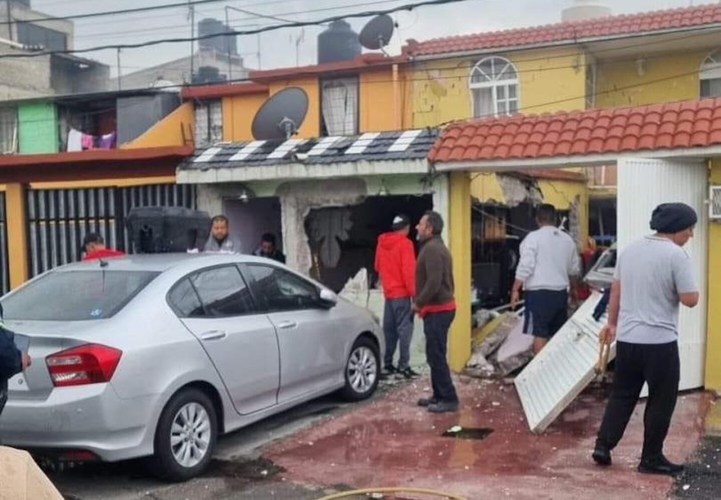explosion-en-nezahualcoyotl-dos-heridos-en-plazas-de-aragon