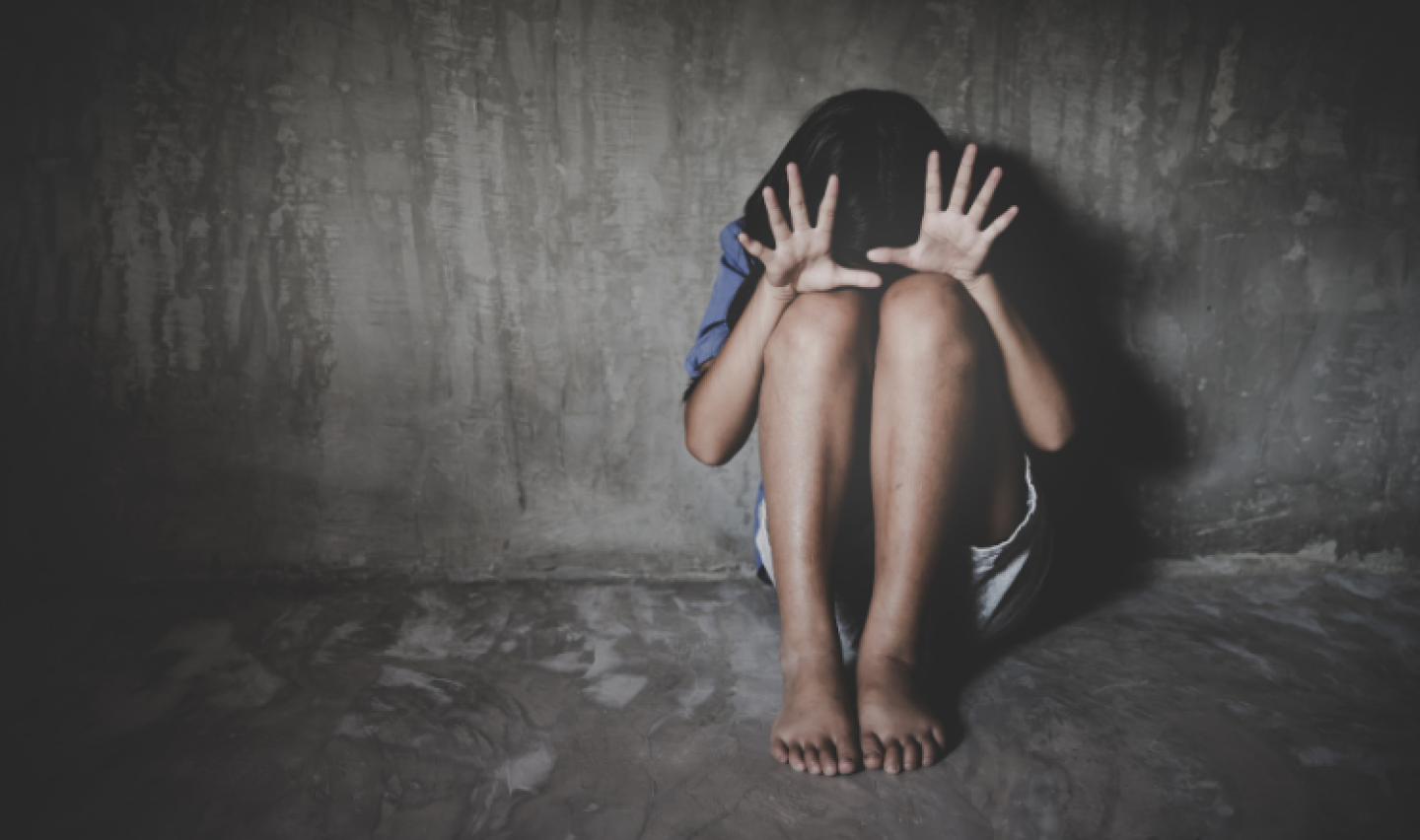 niña migrante con ADN de 67 hombres