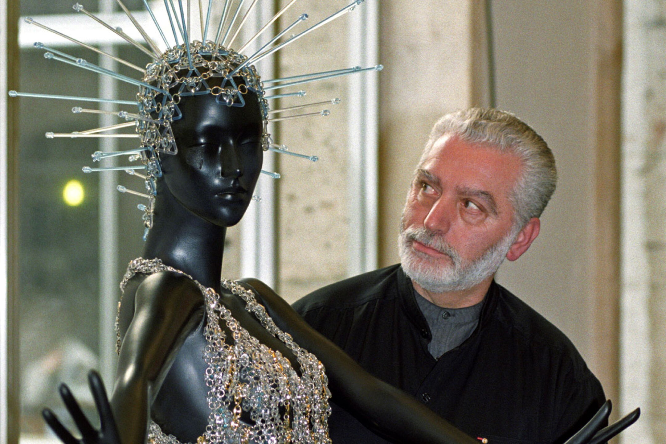 Paco Rabanne, el 'metalúrgico de la moda' que enamoró con sus diseños y ...
