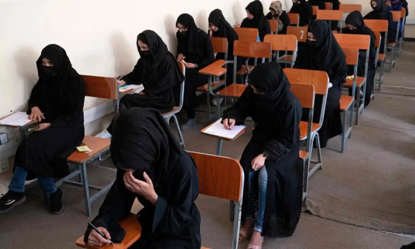 talibanes_prohibición_educación_superior_mujeres_kabul