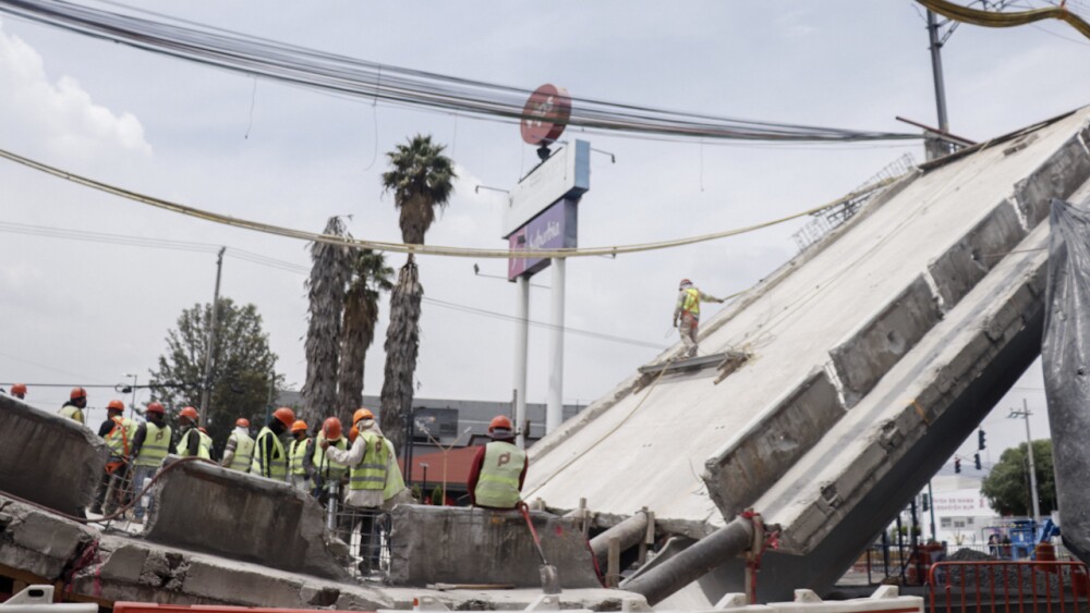Remociones de escombros del accidente en metro "Los Olivos"