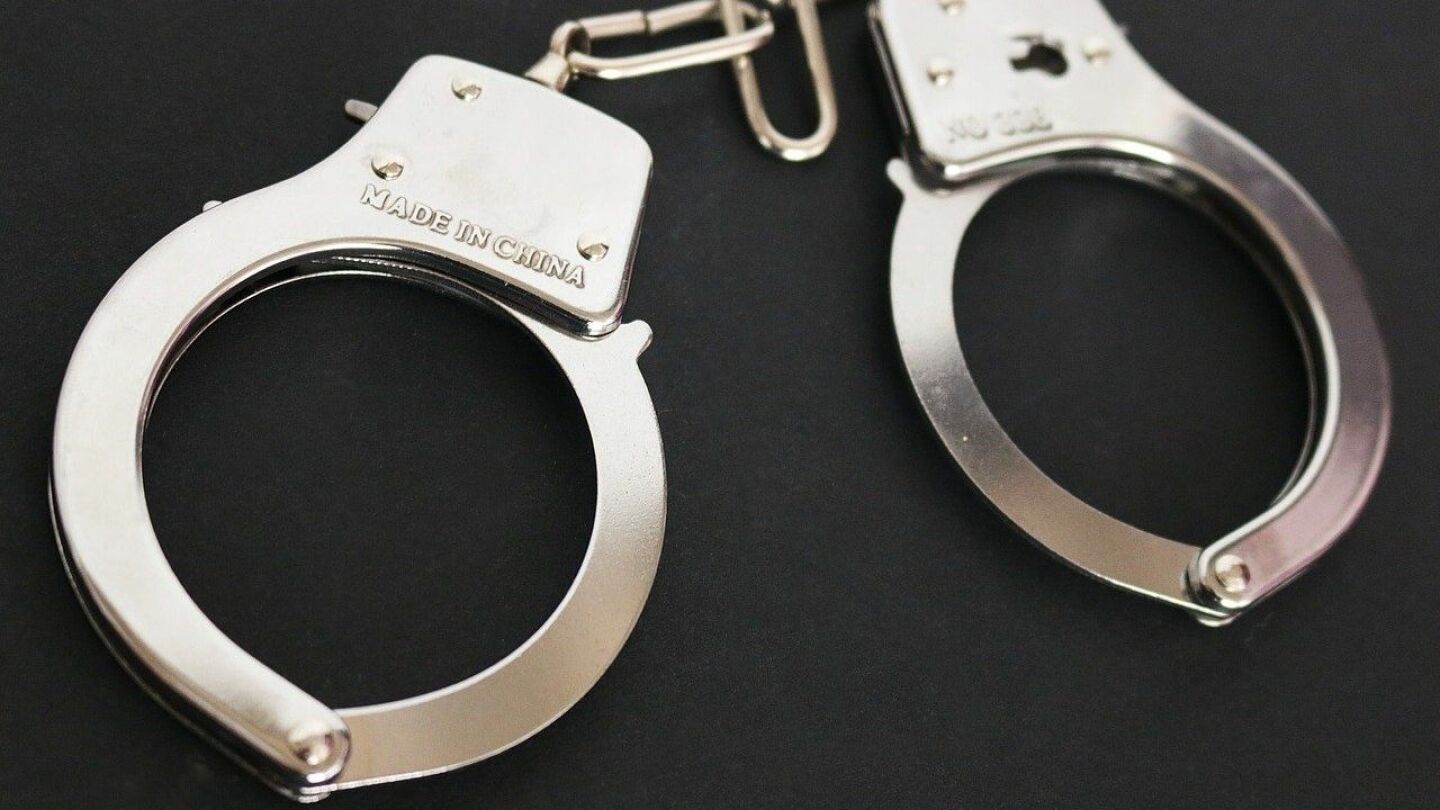 arresto-detencion-esposas-justicia-ok