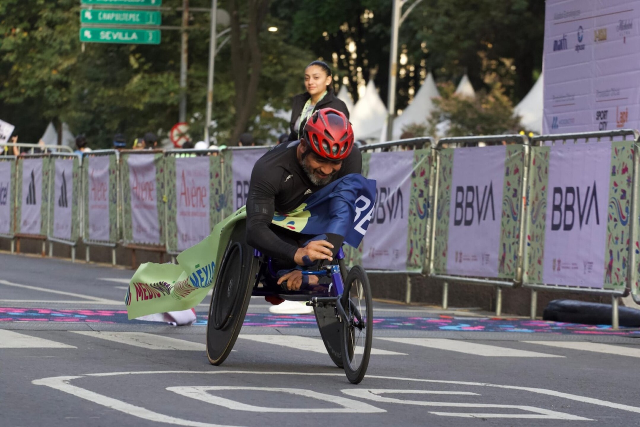 ganadores-silla-de-ruedas-medio-maraton-cdmx
