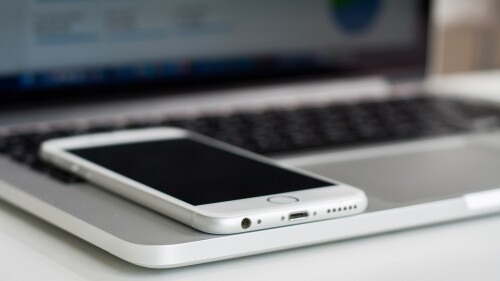 apple-devices-1839874_1280