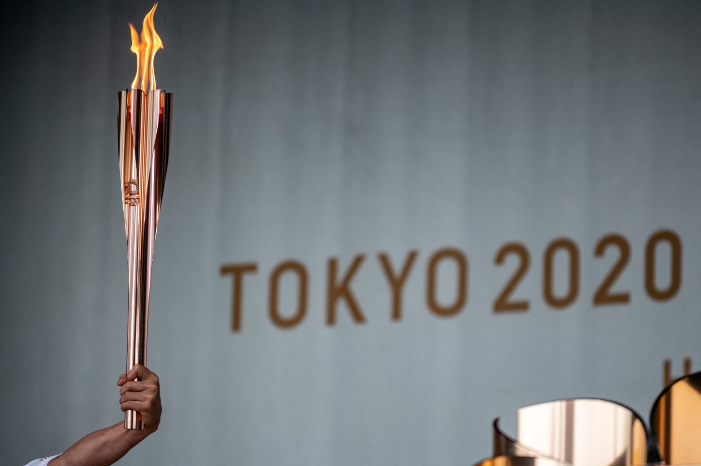 Ante un estadio vacío, antorcha olímpica llega a Tokio