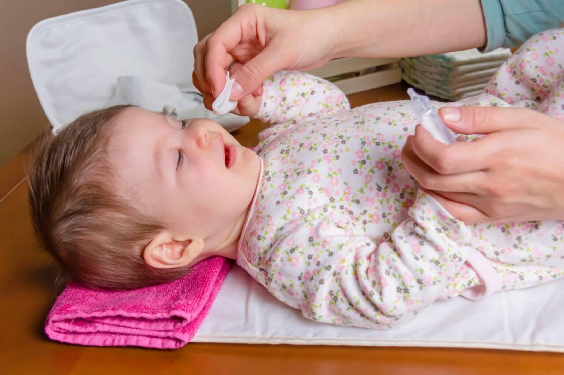 mother-hands-cleaning-eyes-of-baby-with-cotton-2021-09-02-10-33-00-utc-1-1280x853