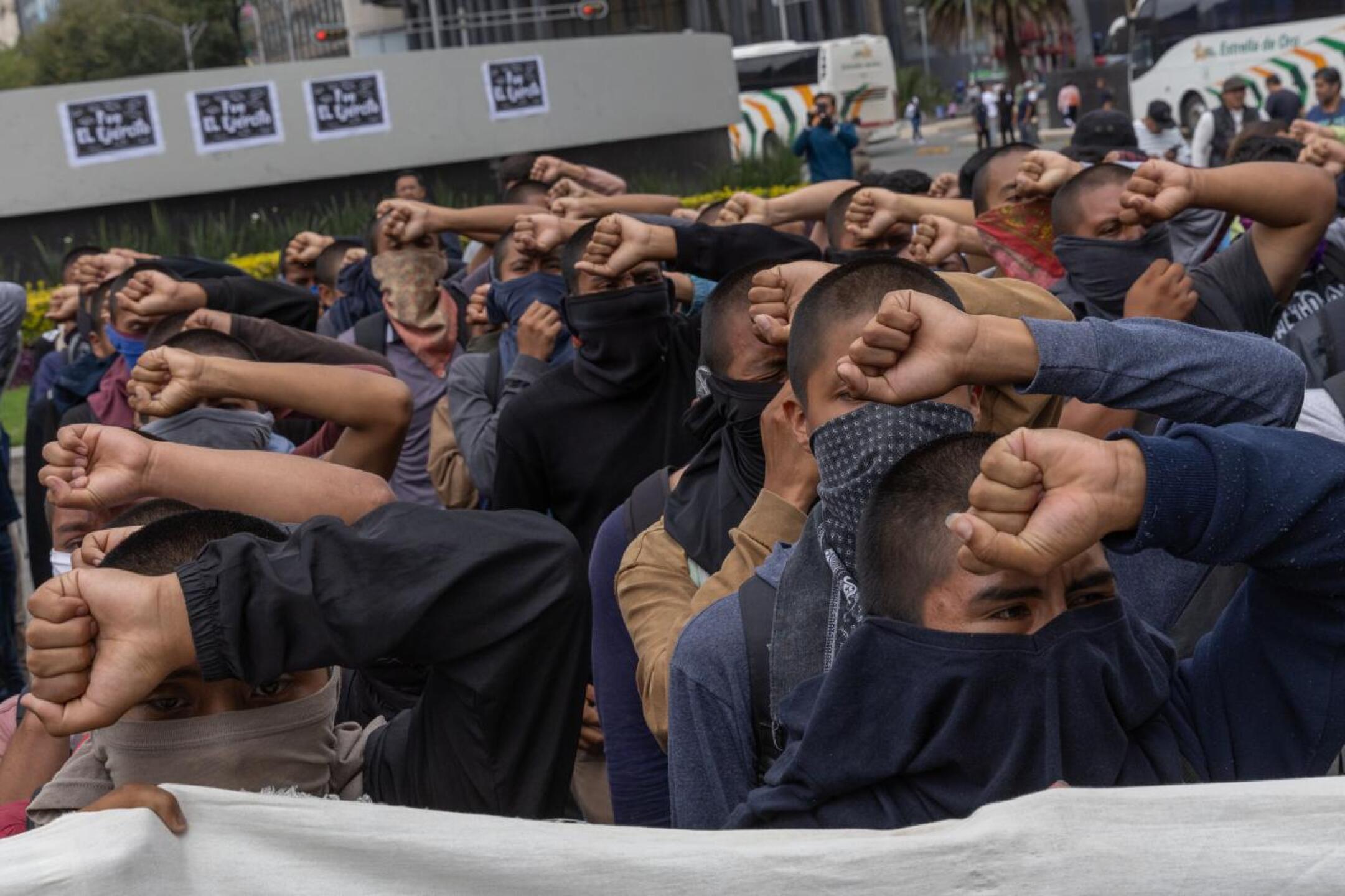 estudiantes-de-la-Normal-Rural-Raul-Isidro-Burgos