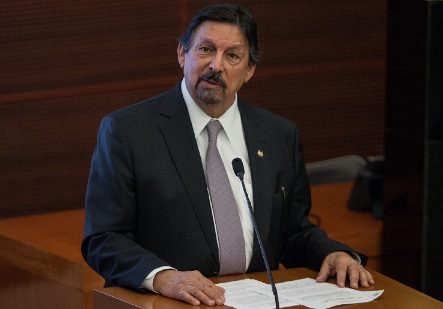 CIUDAD DE MÉXICO, 23JULIO2019.- Napoleón Gómez Urrutia, presidente de la Comisión de Trabajo y Previsión Social durante la inauguración del Parlamento abierto en materia de la justicia labora, libertad sindical, negociación colectiva, subcontratación y personas trabajadoras del hogar; el cual se llevó a cabo en el Salón de Plenos de la Comisión Permanente de Senado de la República.FOTO: ANDREA MURCIA /CUARTOSCURO.CO M