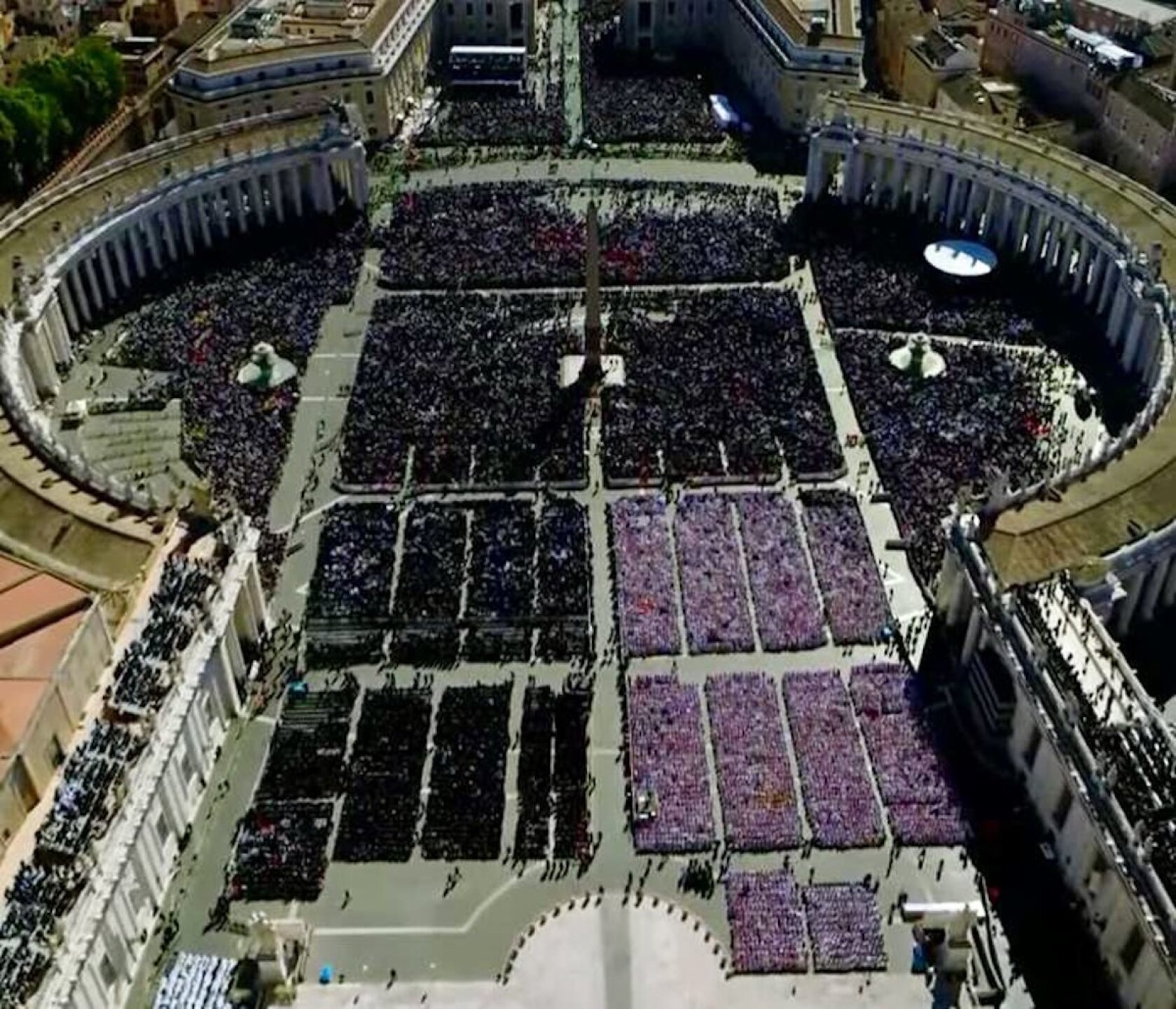 Plaza de San Pedro en el funeral del papa Francisco.