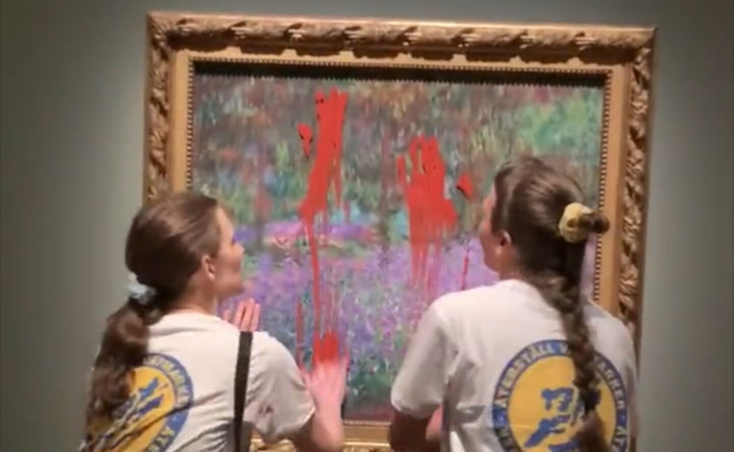 activistas_climaticas_arrojan_pintura_claude_monet_