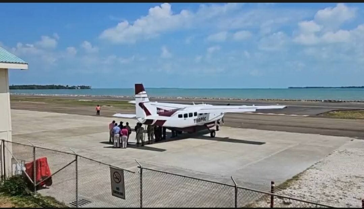 AVIÓN BELICE.jpg