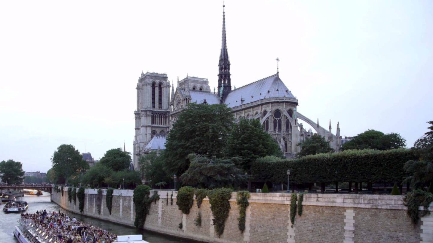 notre dame reabre sus puertas(2)