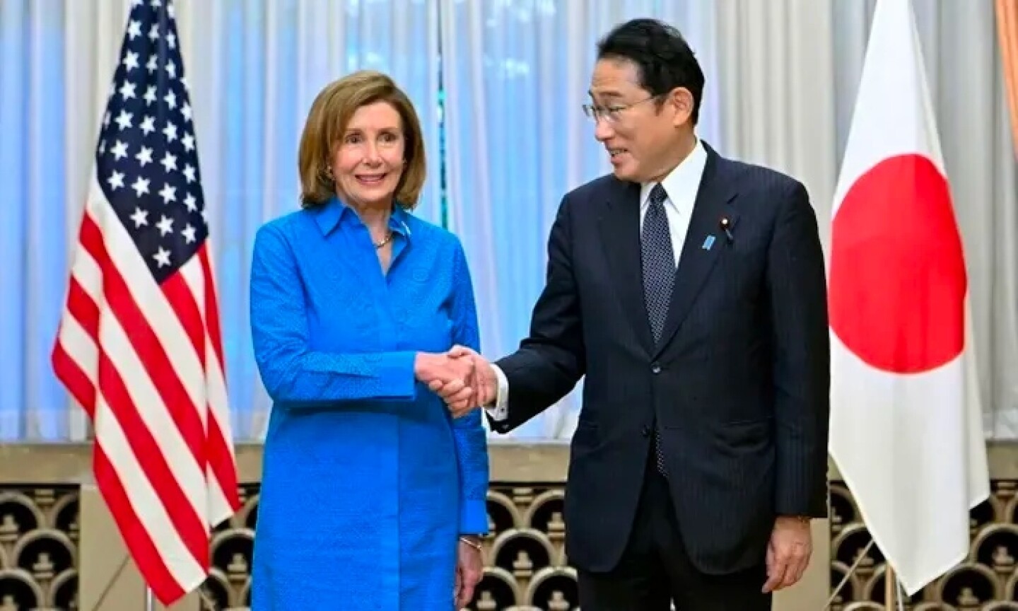 nancy-pelosi-fumio-kishida-japon