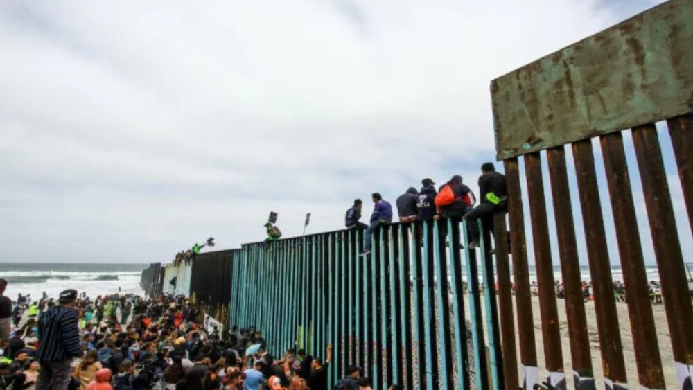 orden-Texas-migrantes-efe