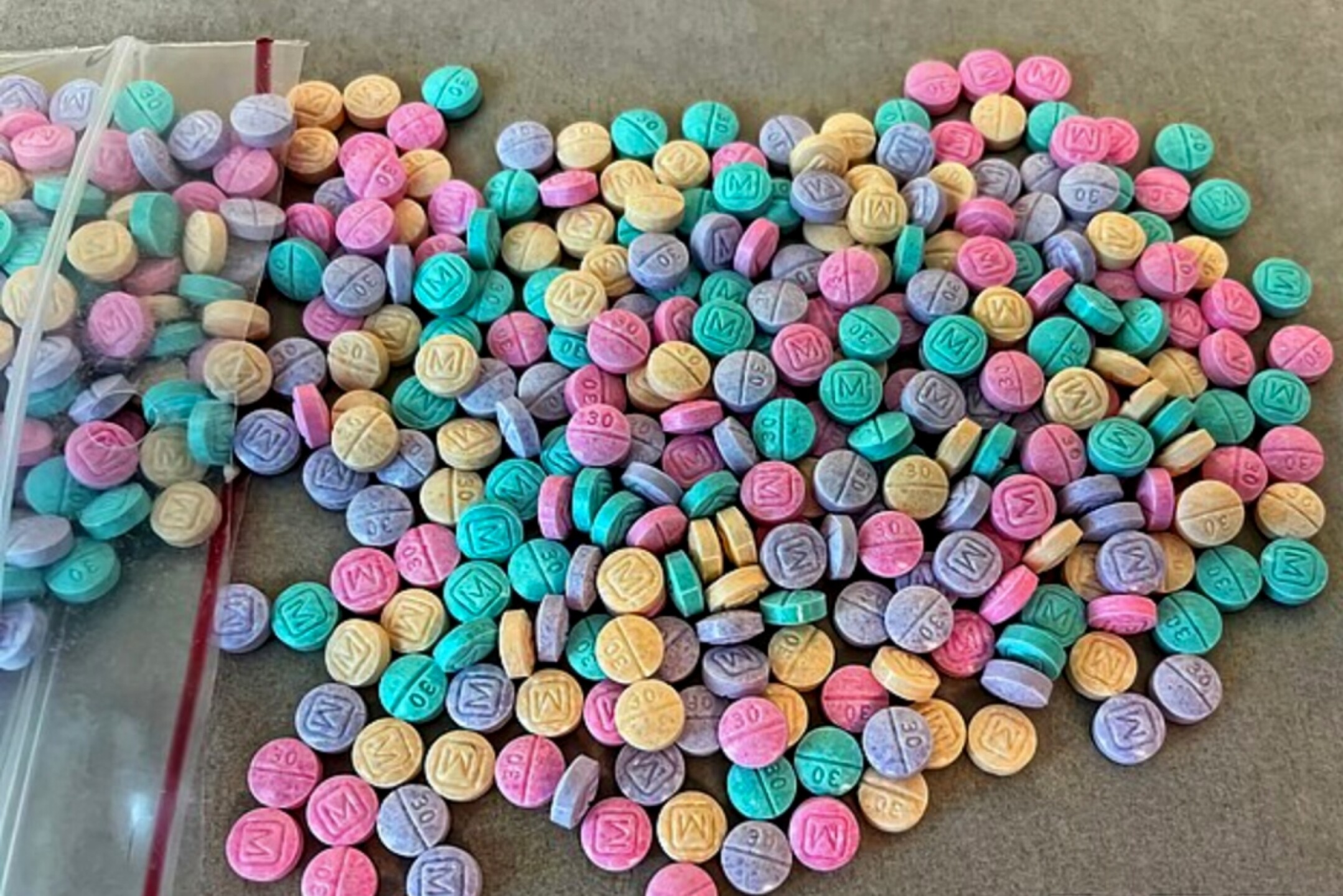 fentanilo-dea-rainbow-fentanyl