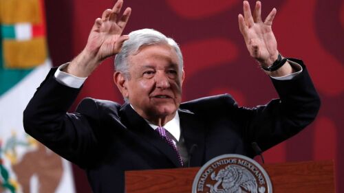 AMLO reclama al BID por no elegir a Gerardo Esquivel