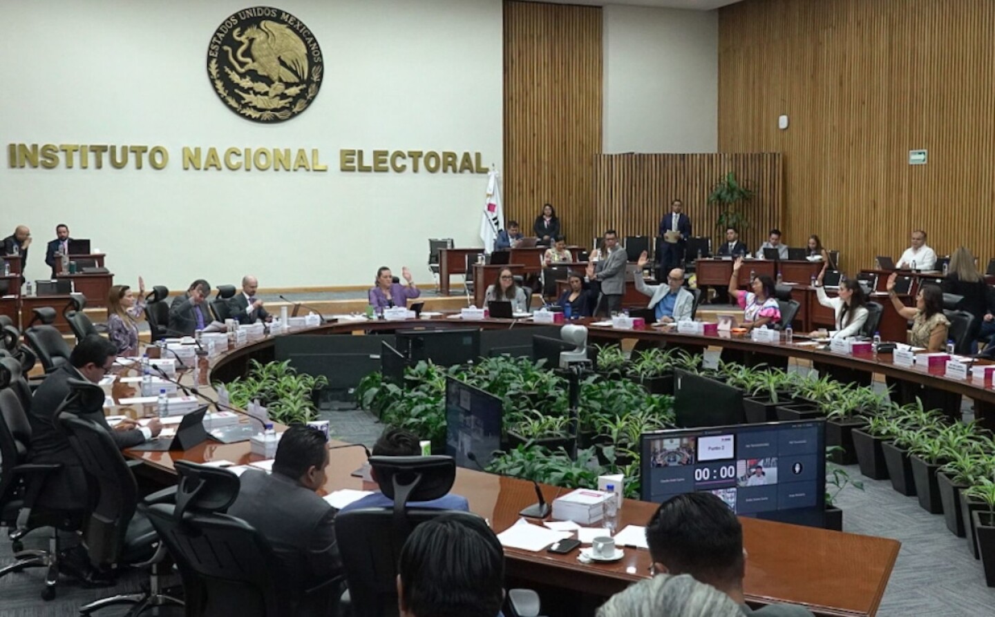 Sesión Extraordinaria INE