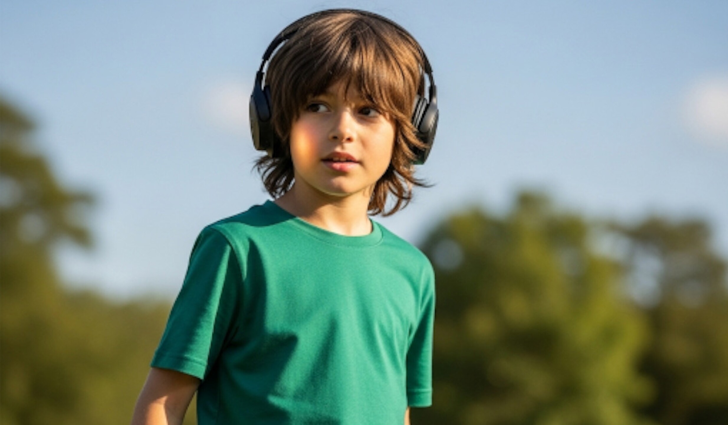 niños con audifonos.jpg