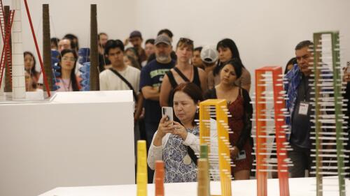 Una exposición en México muestra la geometría y los espacios de la artista Helen Escobedo