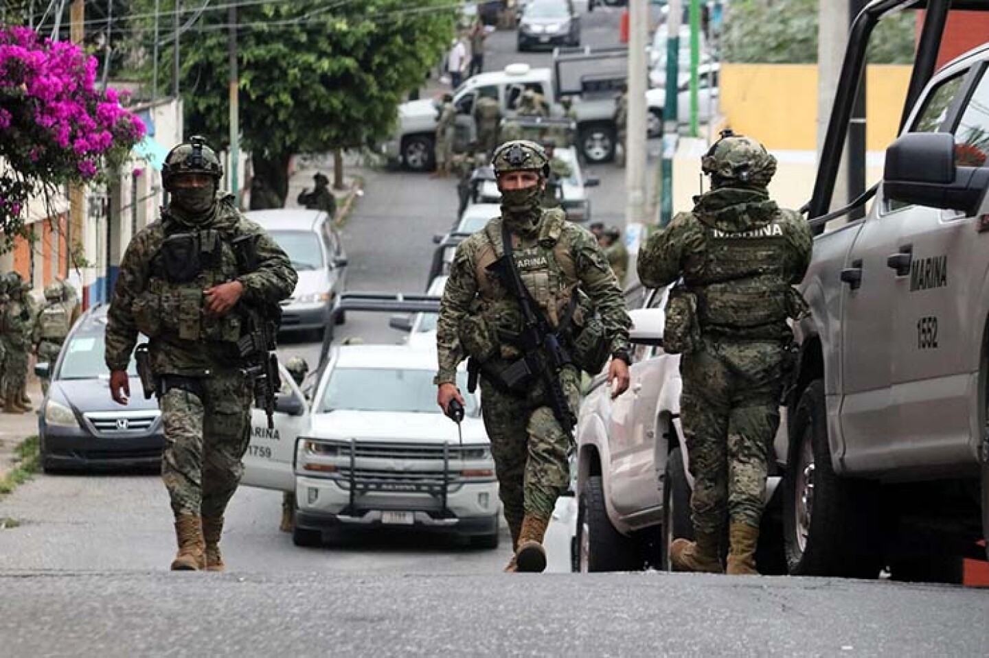 Desde temprano elementos de la Fiscalía General de la Republica apoyados por la Marina realiza cateos en varias casas de Cuernavaca y Temixco.