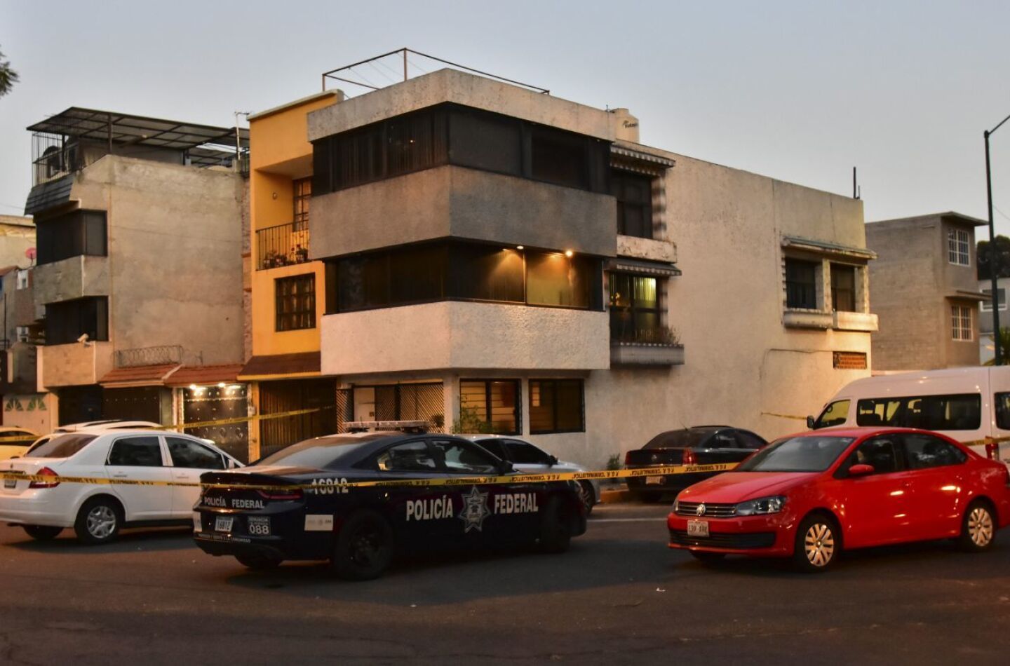 CIUDAD DE MÉXICO, 12ENERO2017.- La Policía Federal realizó un operativo en una casa tras una denuncia anónima de que ahí se filmaba pornografía infantil. El operativo se realizó en la calle de Peyote Chacalote, en la colonia Infonavit de la delegación Iztacalco. FOTO: ARMANDO MONROY /CUARTOSCURO.COM