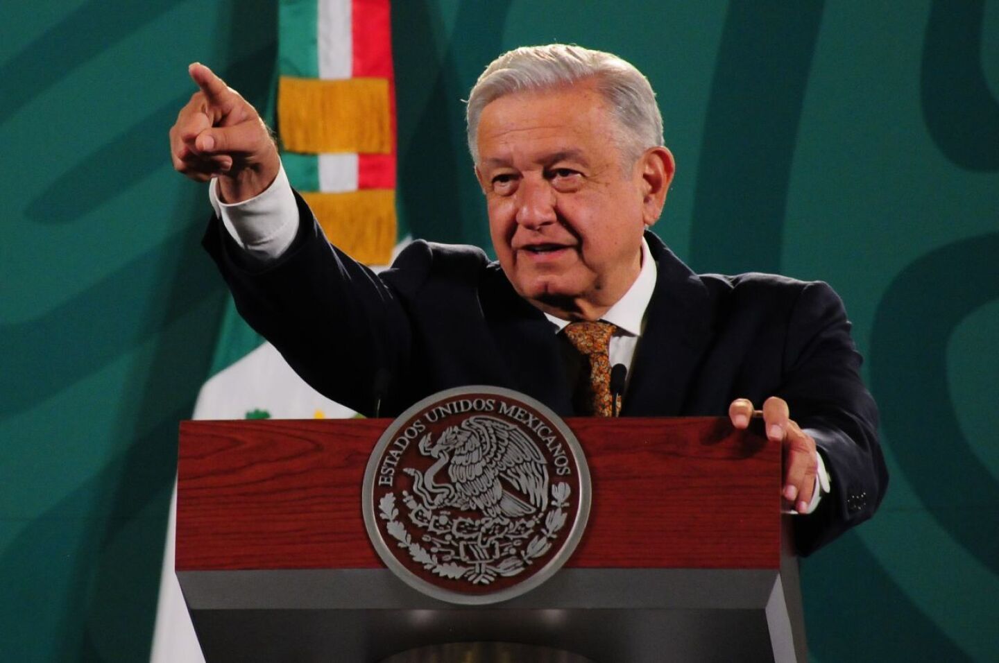 Un 76 por ciento de los mexicanos aprueba que los medios critiquen a AMLO