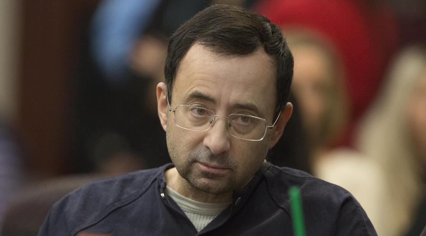 El exmédico de gimnastas de EE.UU. condenado por abusos sexuales es apuñalado en prisión