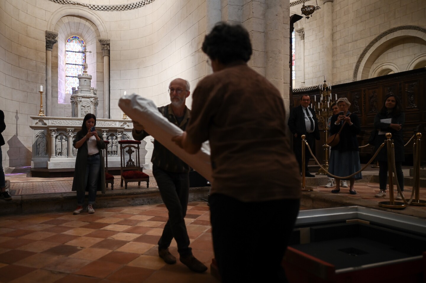 FRANCE-PAINTING-REMBRANDT-CHURCH