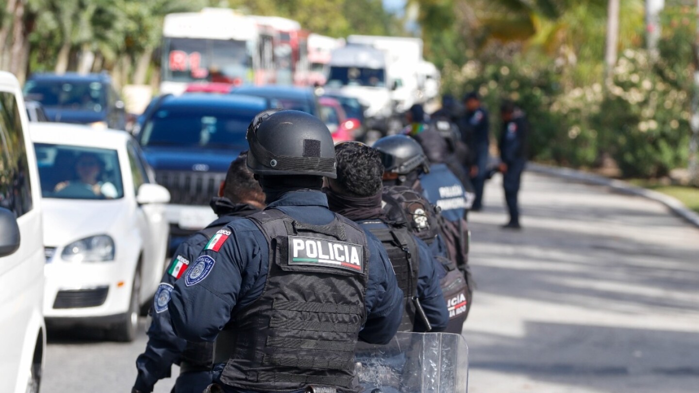 Bloqueo-taxistas-Cancún (1)