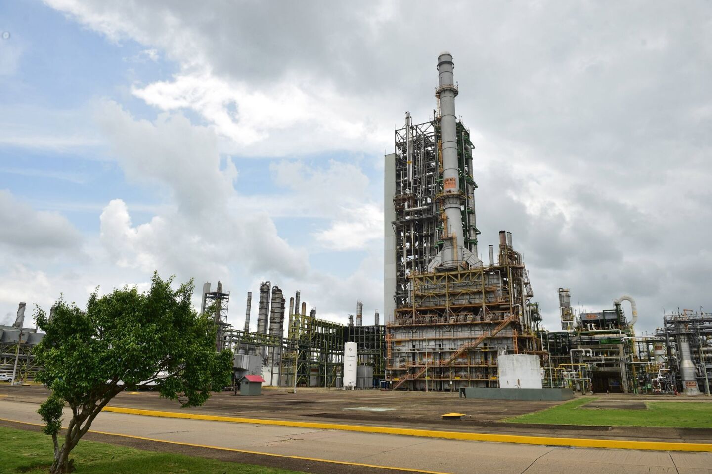 Andrés Manuel López Obrador, Presidente de México, y Rocío Nahle, secretaria de Energía, recorrieron el Complejo Petroquímico La Cangrejera.