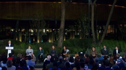 Claudia Sheinbaum y Ernestina Godoy, durante la inauguración del Memorial Colegio Rébsamen en la Alameda Sur.