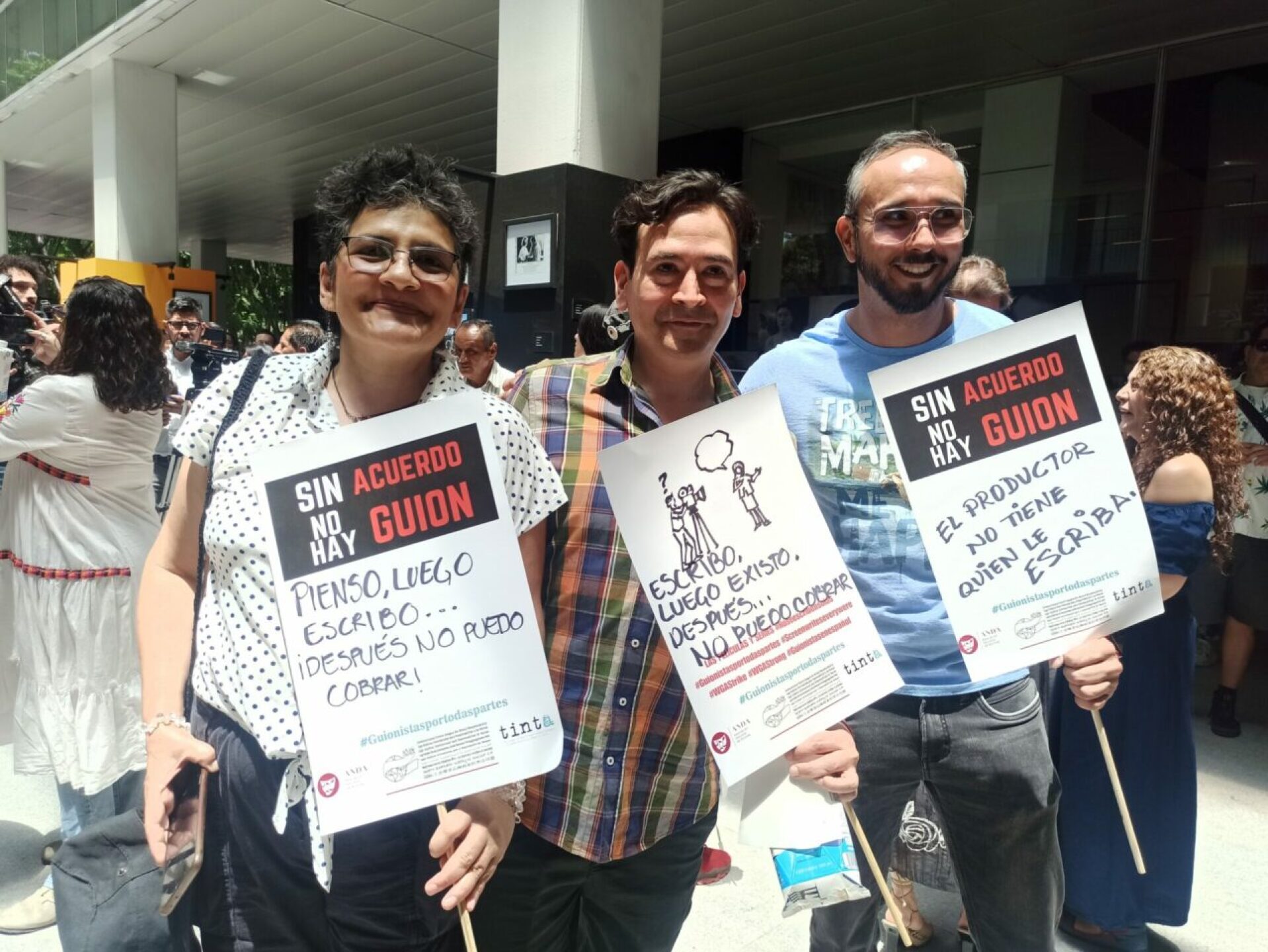 escritores-actores-mexicanos-se-solidarizan-guionistas-eu-3-1280x961