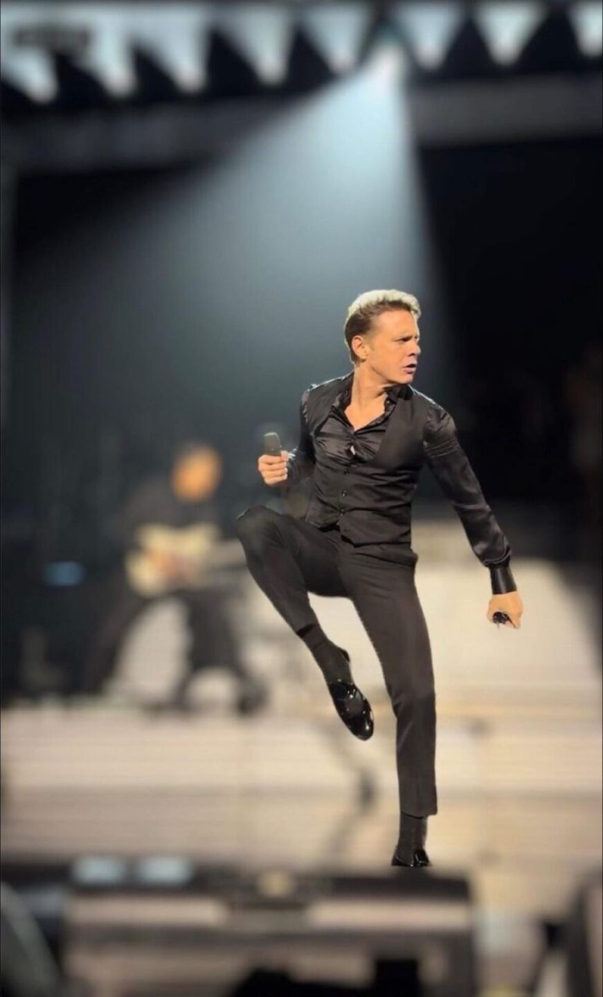 luis-miguel-estadio-gnp-cdmx-2024-774x1280