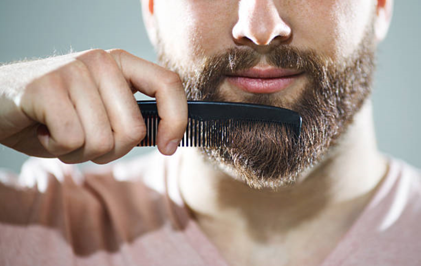 Hombre con barba.png