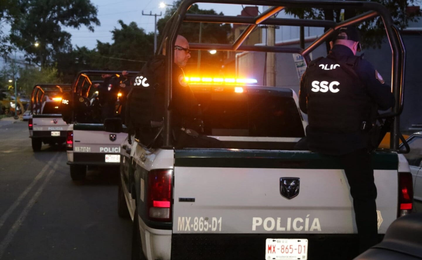 pasajeros golpean asaltantes combi.jpg