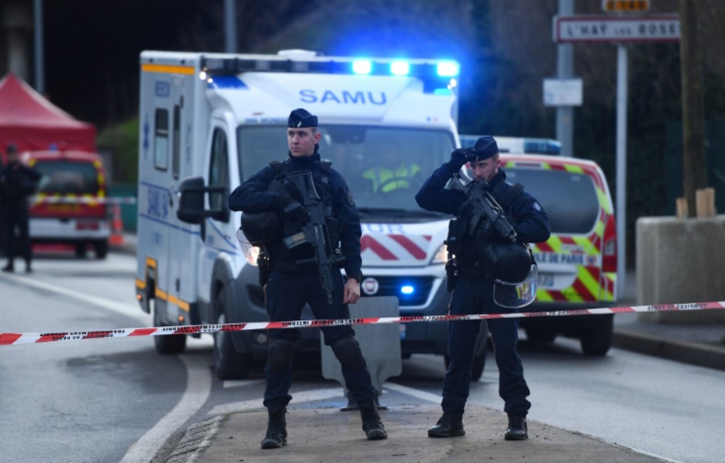 ejecentral_villejeuif_francia_paris_policia_ambulancia