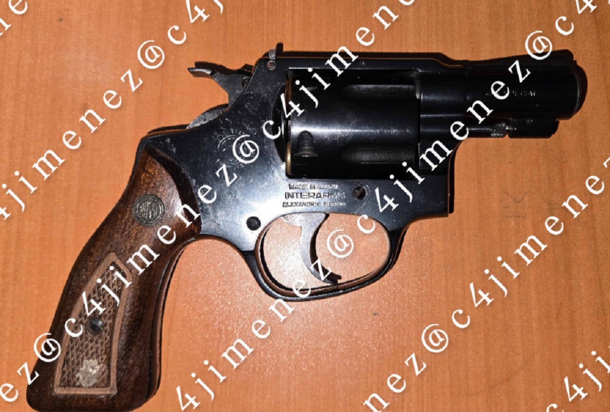 Pistola adolecente polanco.jpg